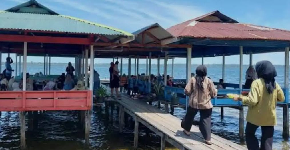 WISATA KULINER DI KINIKO CAFE 