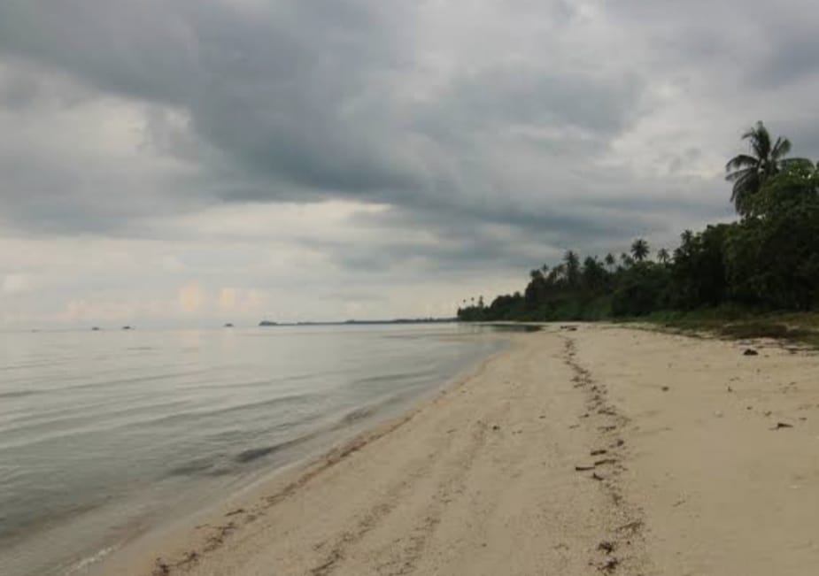 WISATA PANTAI KETAPANG INDAH YANG TEDUH